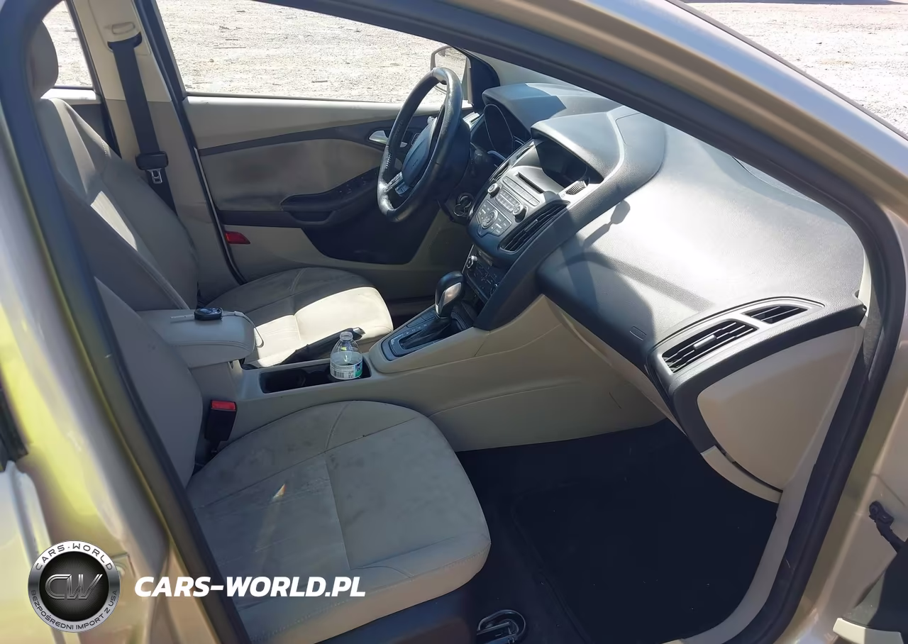 2017 Ford Focus Se VIN:1FADP3F21HL301271 - 5