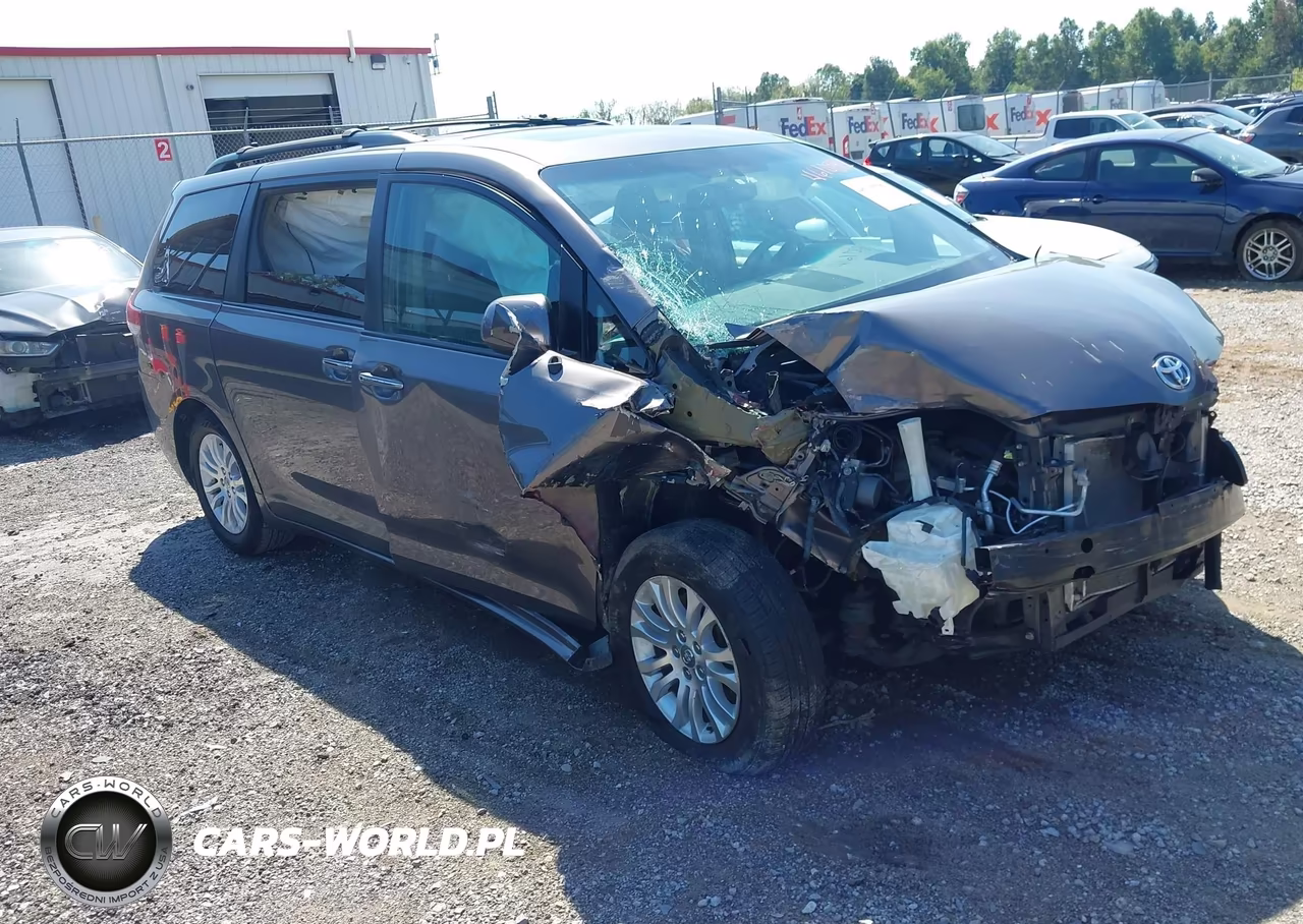 2013 Toyota Sienna Xle V6 8 Passenger