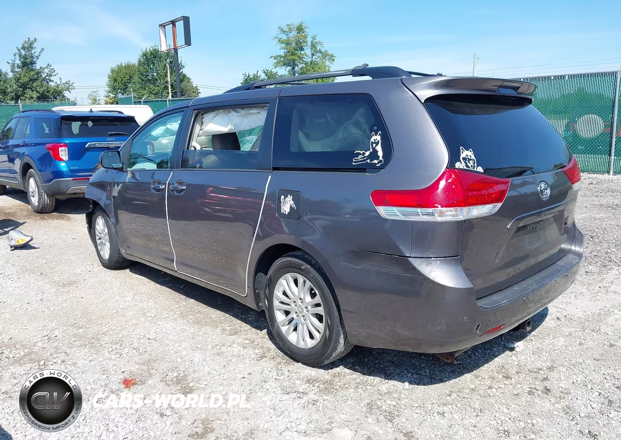 2013 Toyota Sienna Xle V6 8 Passenger VIN:5TDYK3DC4DS302154 - 3