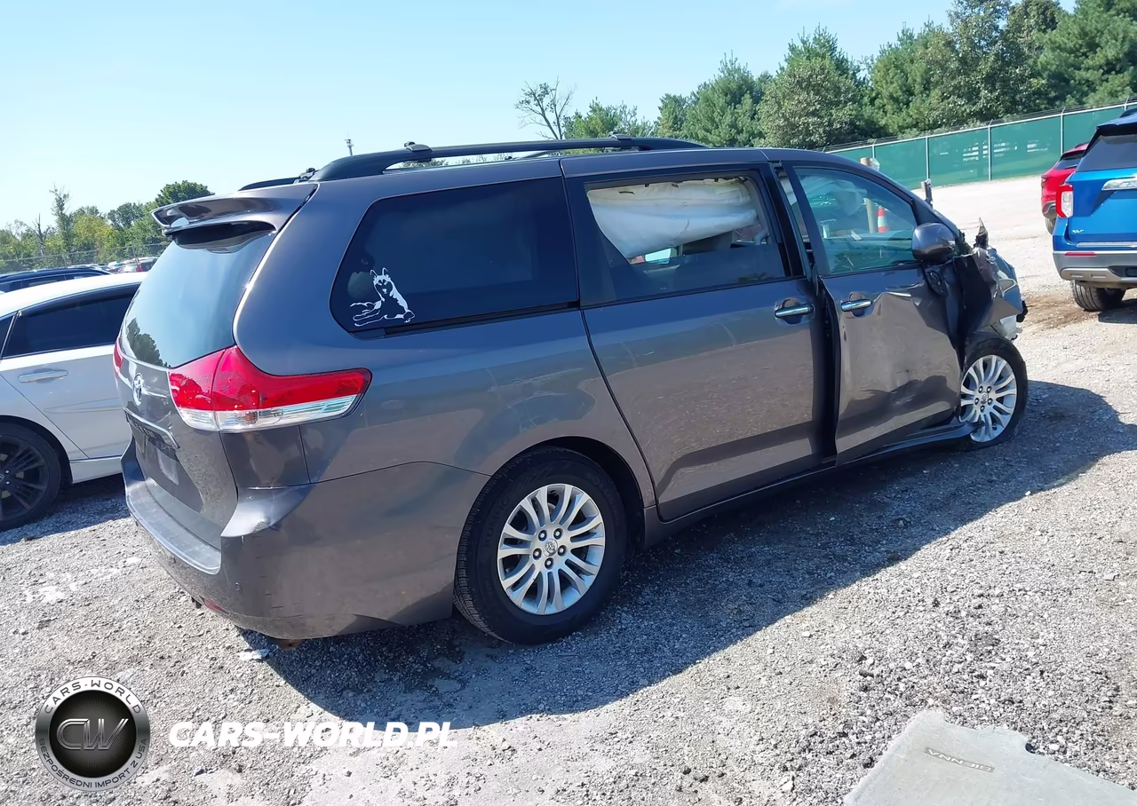 2013 Toyota Sienna Xle V6 8 Passenger VIN:5TDYK3DC4DS302154 - 4