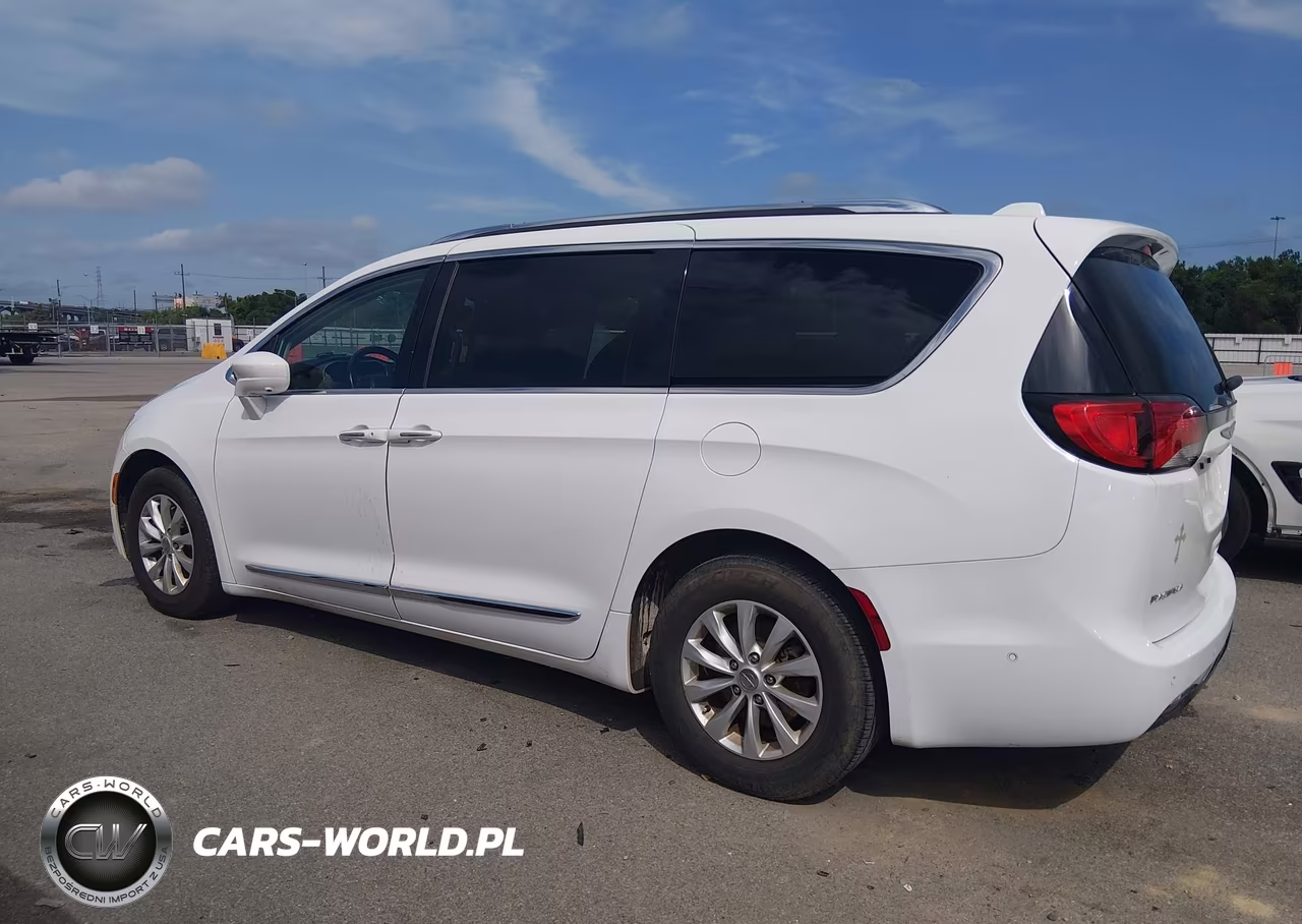 2019 Chrysler Pacifica Touring L VIN:2C4RC1BGXKR626551 - 14