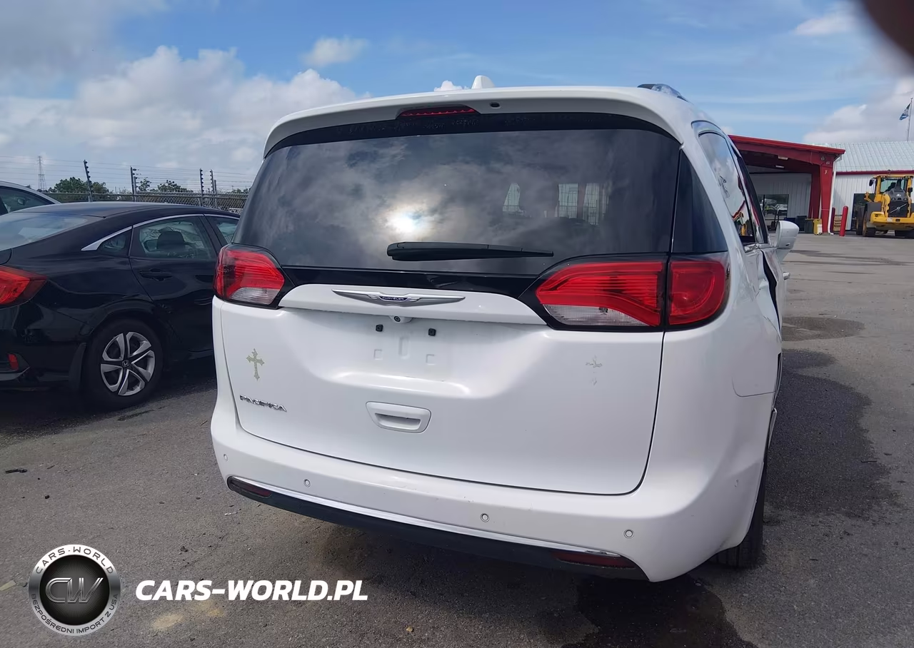 2019 Chrysler Pacifica Touring L VIN:2C4RC1BGXKR626551 - 16