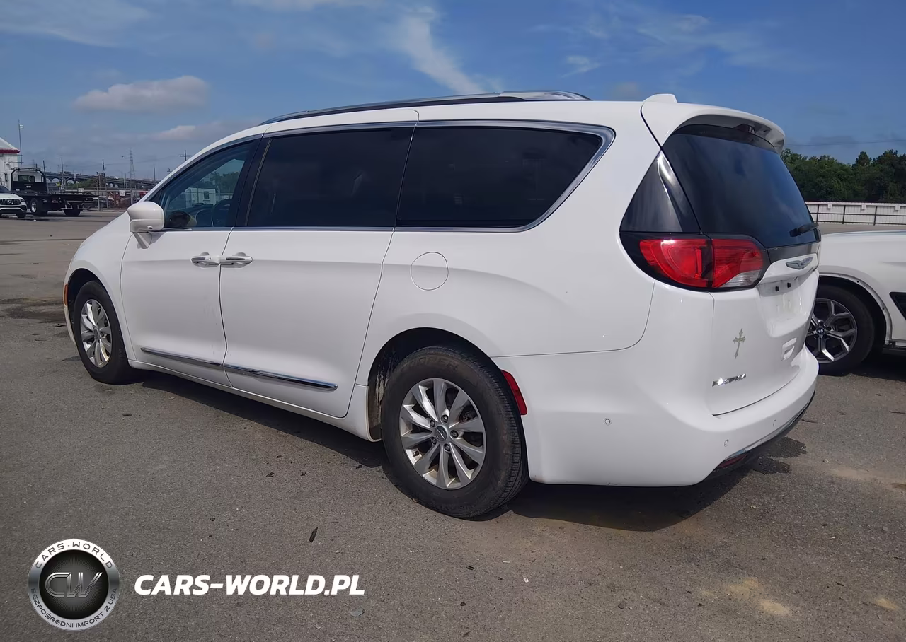 2019 Chrysler Pacifica Touring L VIN:2C4RC1BGXKR626551 - 3