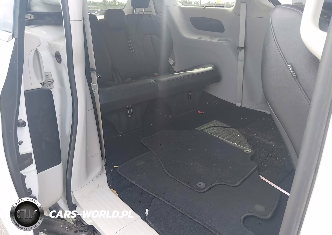 2019 Chrysler Pacifica Touring L VIN:2C4RC1BGXKR626551 - 8