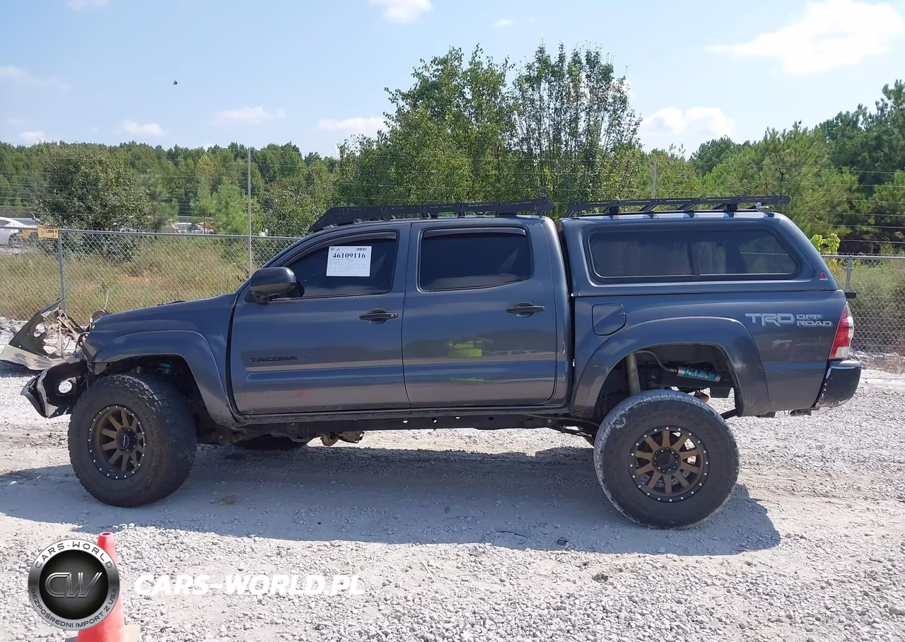 2015 Toyota Tacoma Base V6 VIN:3TMLU4EN6FM192270 - 13