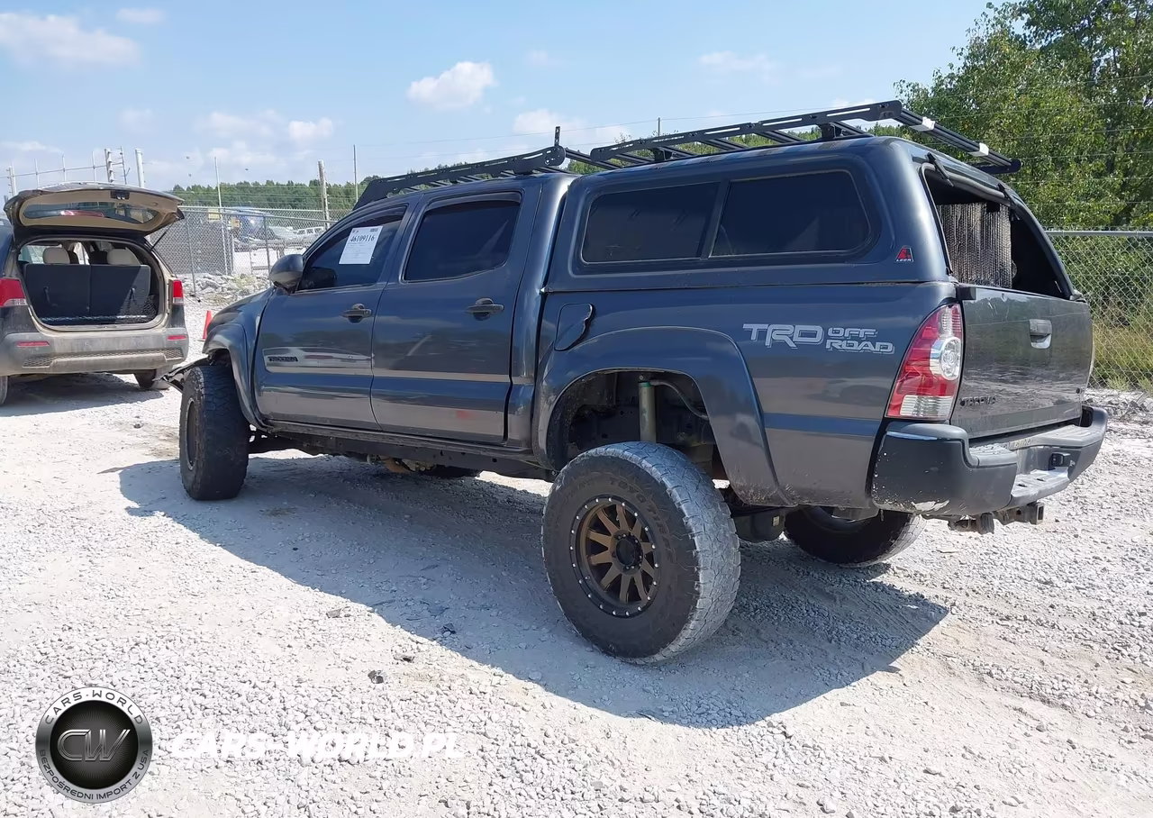 2015 Toyota Tacoma Base V6 VIN:3TMLU4EN6FM192270 - 3