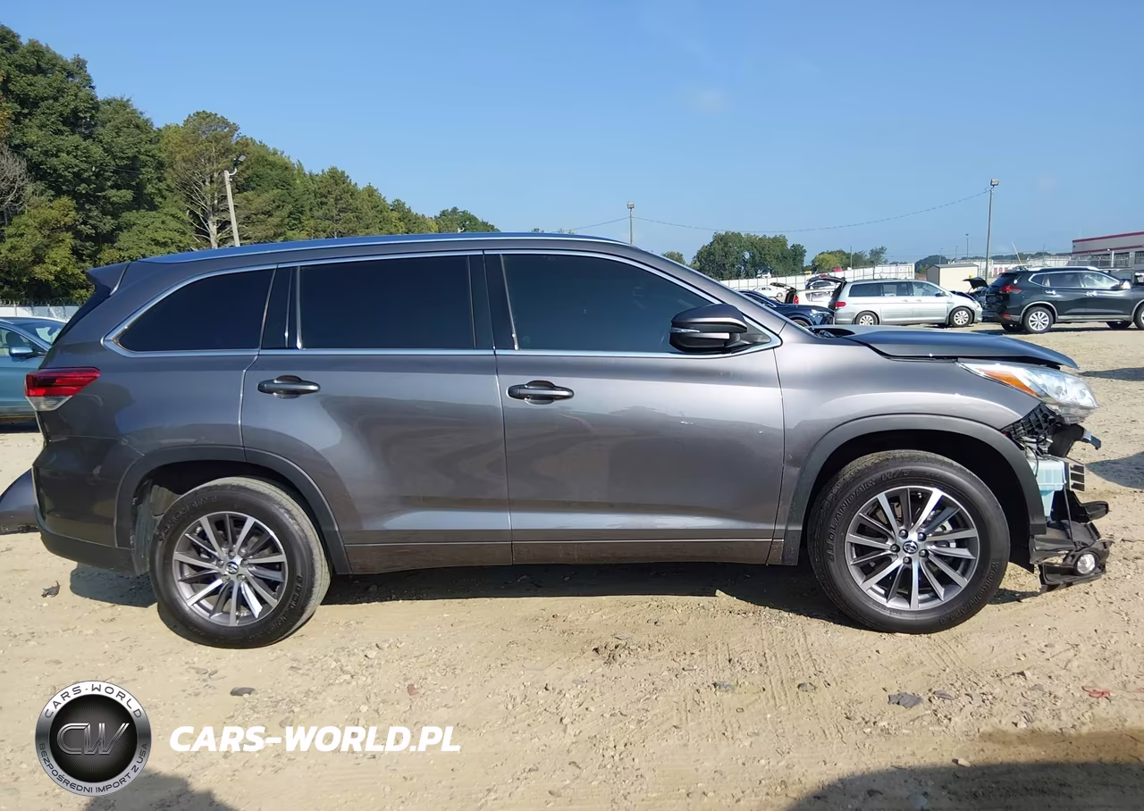 2018 Toyota Highlander Xle VIN:5TDKZRFH6JS549152 - 14