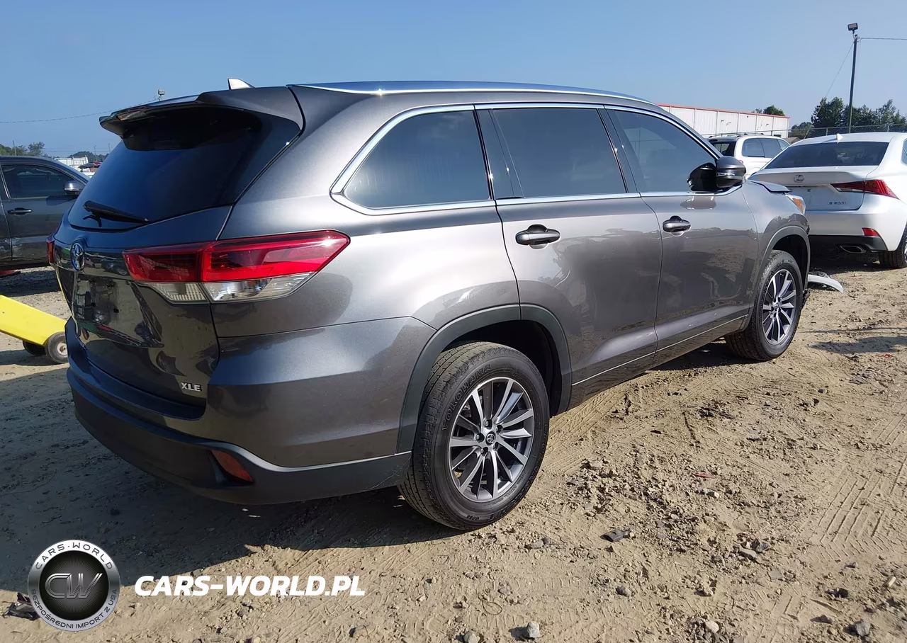 2018 Toyota Highlander Xle VIN:5TDKZRFH6JS549152 - 4