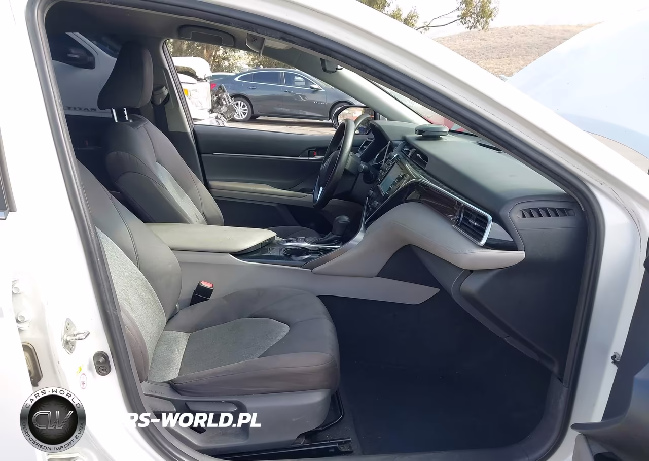 2018 Toyota Camry Hybrid Le VIN:4T1B31HK8JU507570 - 5