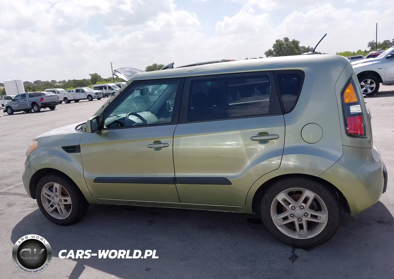2011 Kia Soul + VIN:KNDJT2A24B7338633 - 14