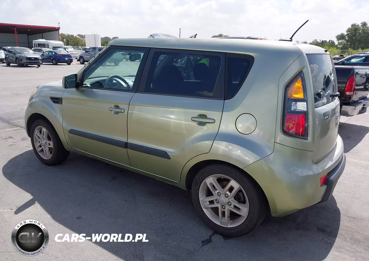 2011 Kia Soul + VIN:KNDJT2A24B7338633 - 3