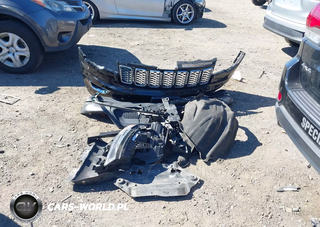 2020 Jeep Grand Cherokee Laredo E 4X4 VIN:1C4RJFAG5LC337074 - 12