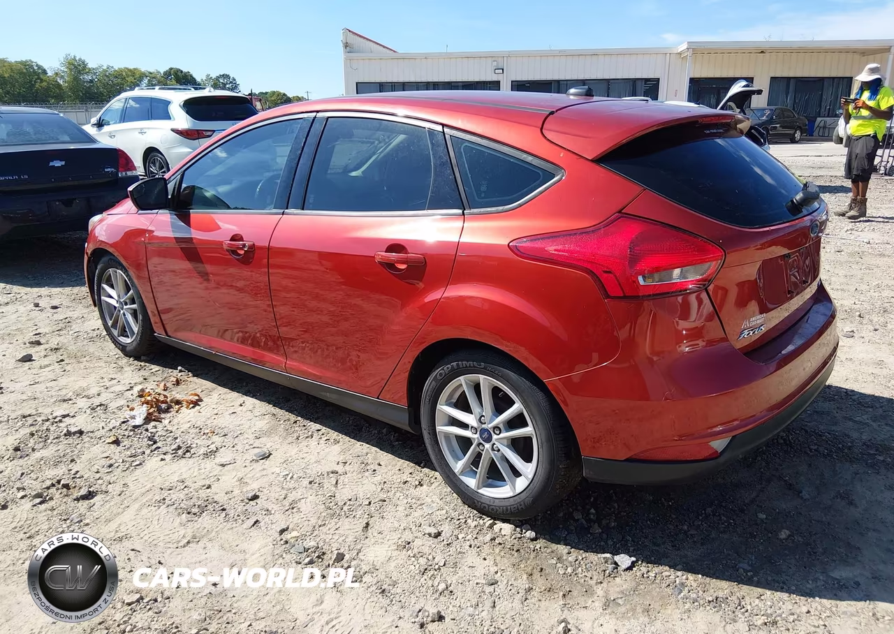2018 Ford Focus Se VIN:1FADP3K24JL243121 - 3