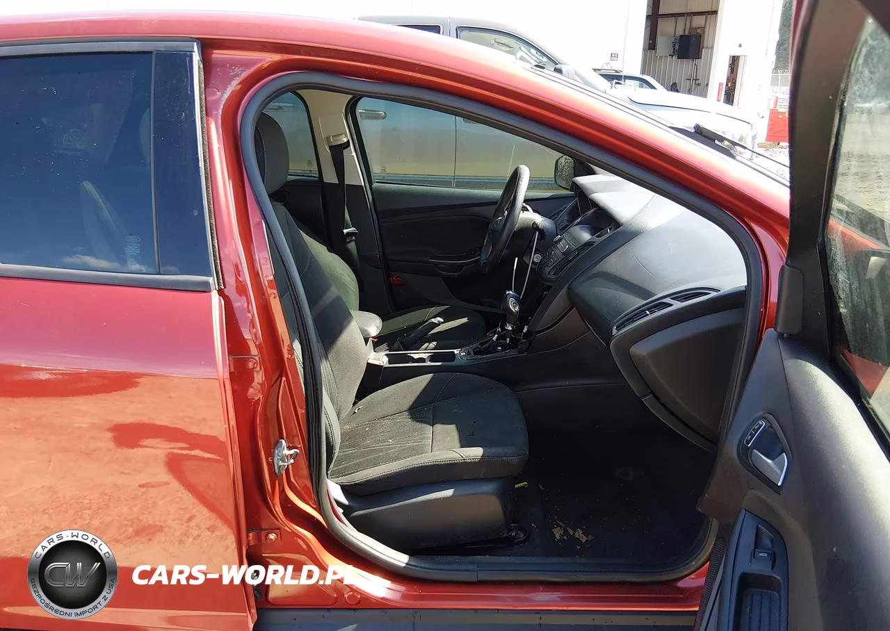 2018 Ford Focus Se VIN:1FADP3K24JL243121 - 5