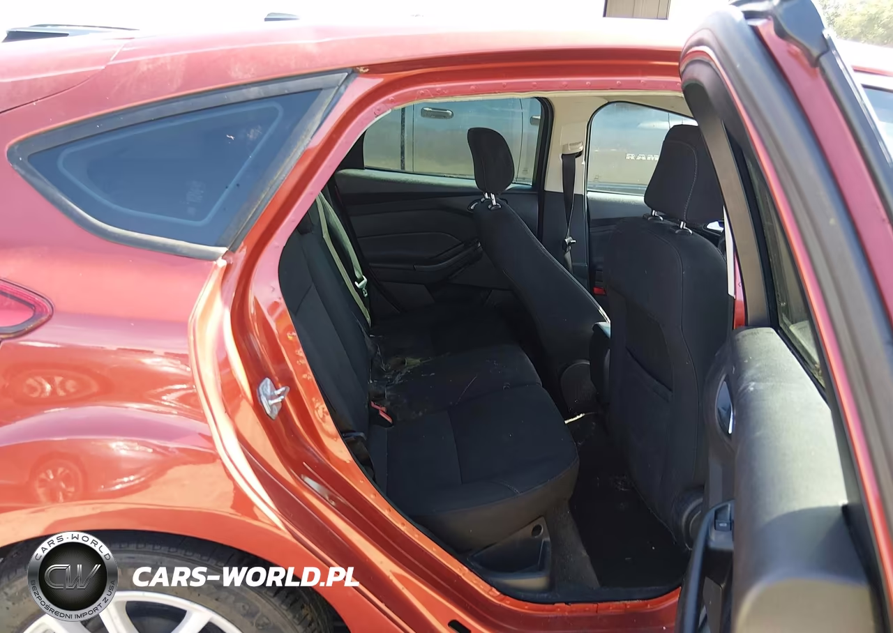 2018 Ford Focus Se VIN:1FADP3K24JL243121 - 8