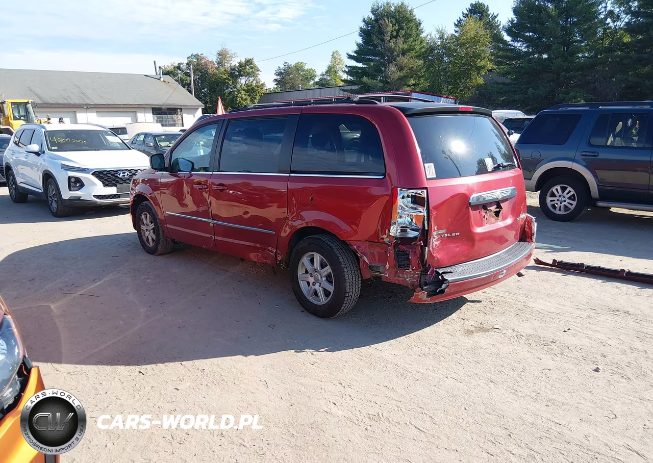 2010 Chrysler Town & Country Touring VIN:2A4RR5D18AR136827 - 3