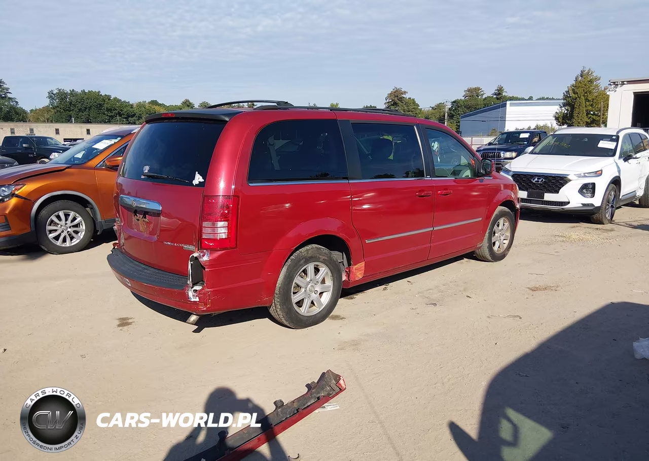 2010 Chrysler Town & Country Touring VIN:2A4RR5D18AR136827 - 4