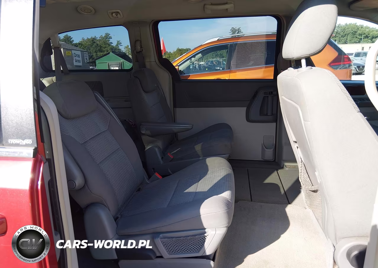 2010 Chrysler Town & Country Touring VIN:2A4RR5D18AR136827 - 8