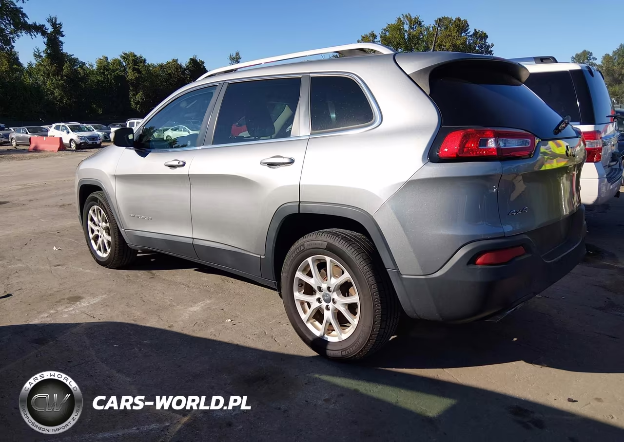2016 Jeep Cherokee Latitude VIN:1C4PJMCS5GW221231 - 3