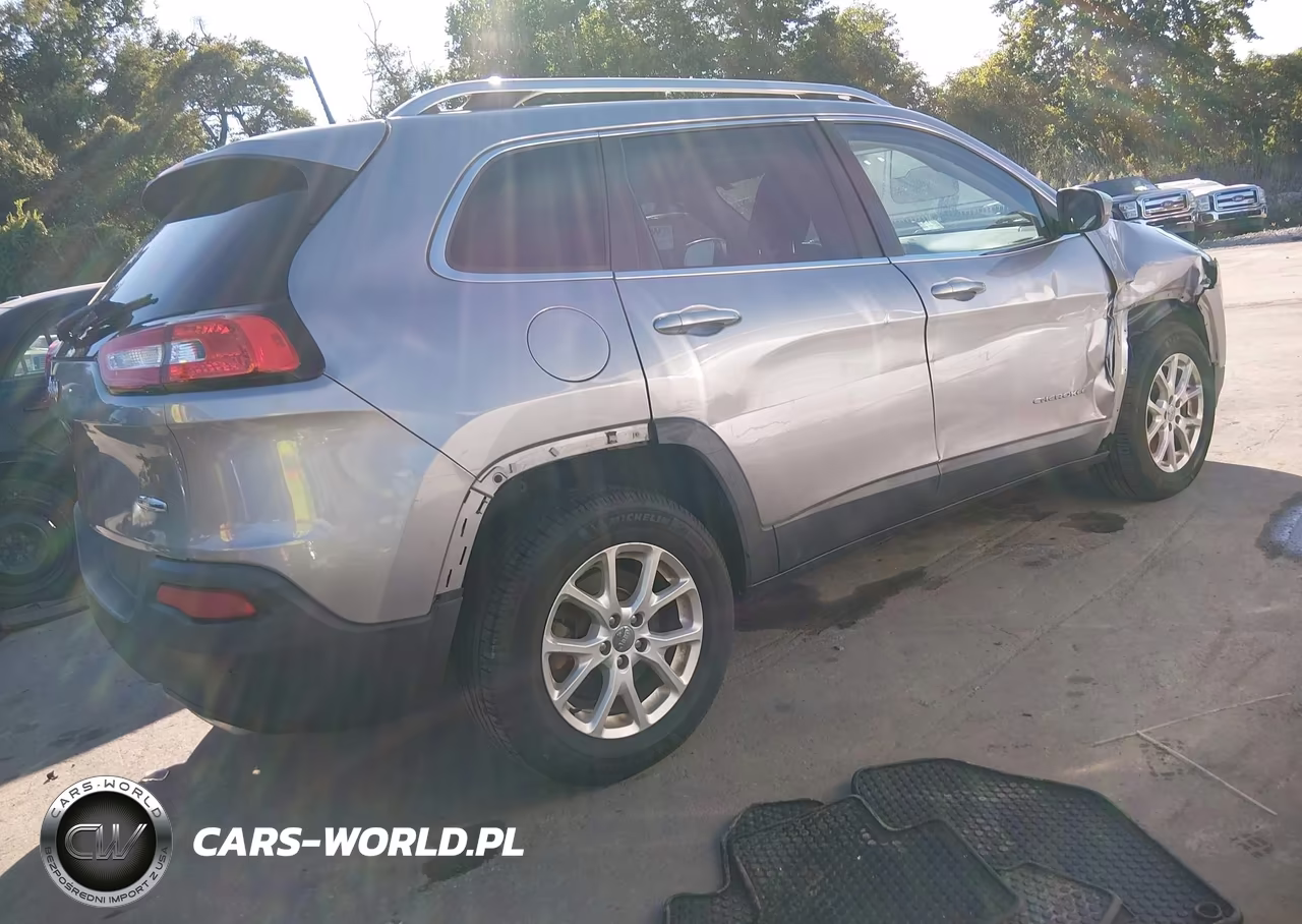 2016 Jeep Cherokee Latitude VIN:1C4PJMCS5GW221231 - 4