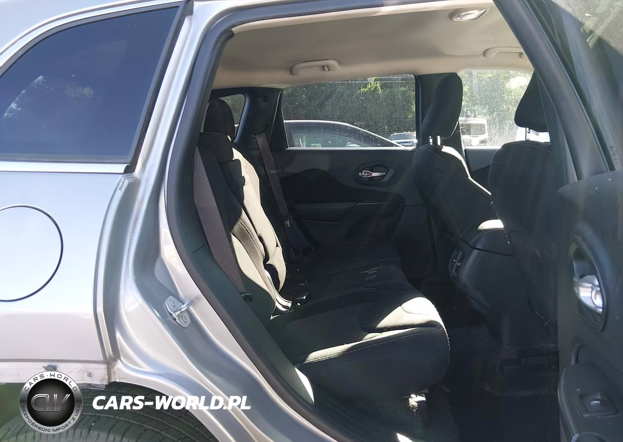 2016 Jeep Cherokee Latitude VIN:1C4PJMCS5GW221231 - 8