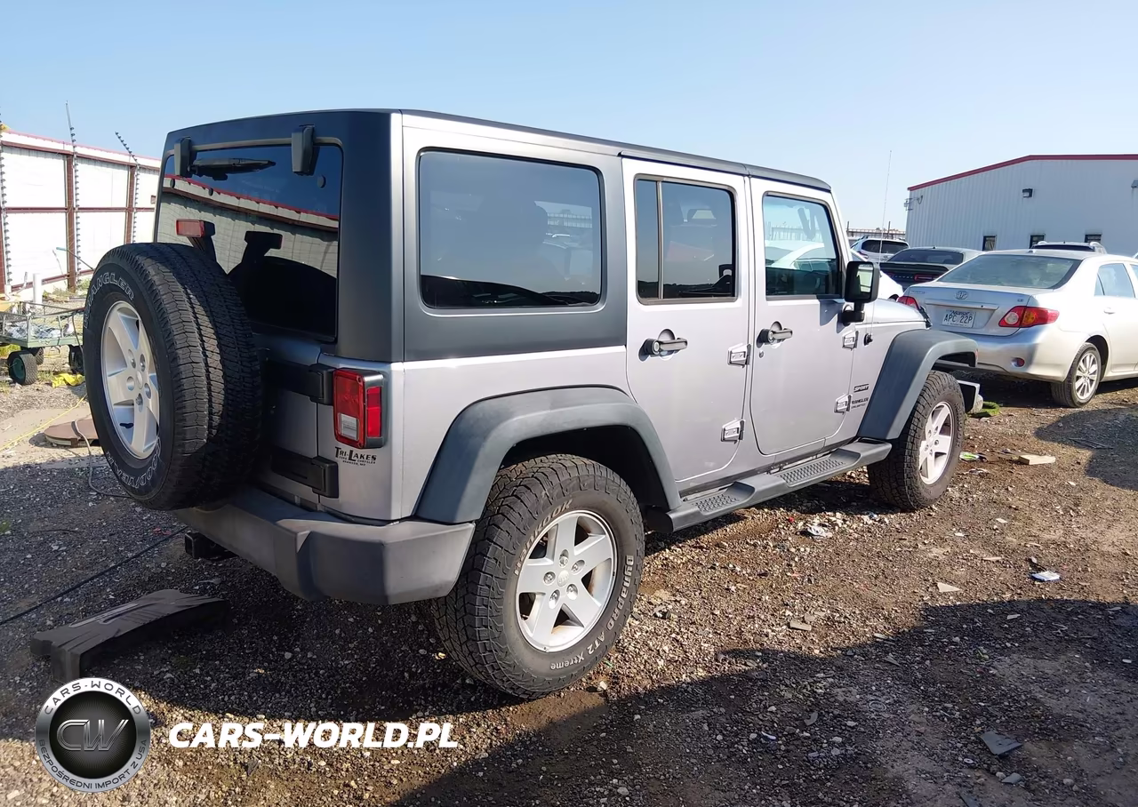 2015 Jeep Wrangler Unlimited Sport VIN:1C4BJWDG8FL657670 - 4