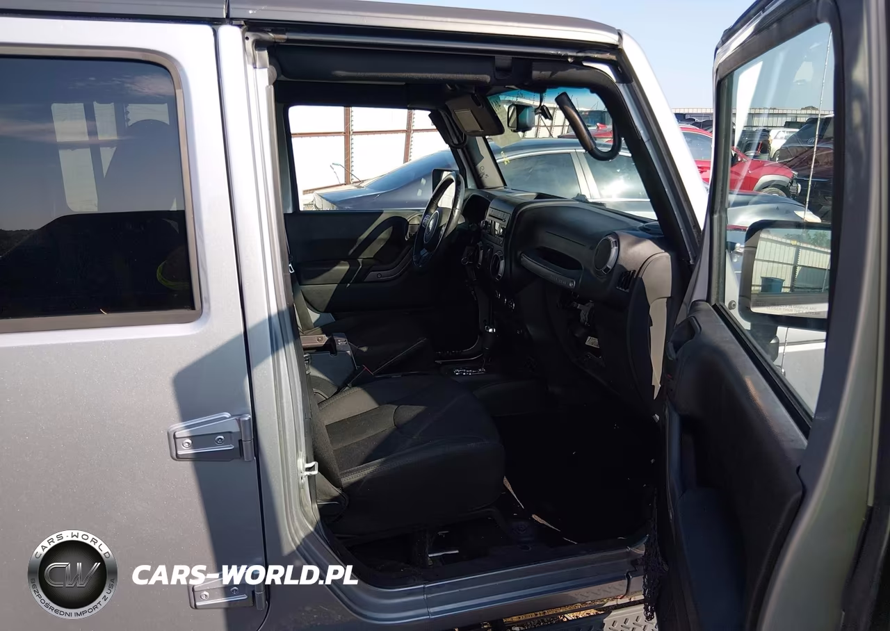 2015 Jeep Wrangler Unlimited Sport VIN:1C4BJWDG8FL657670 - 5