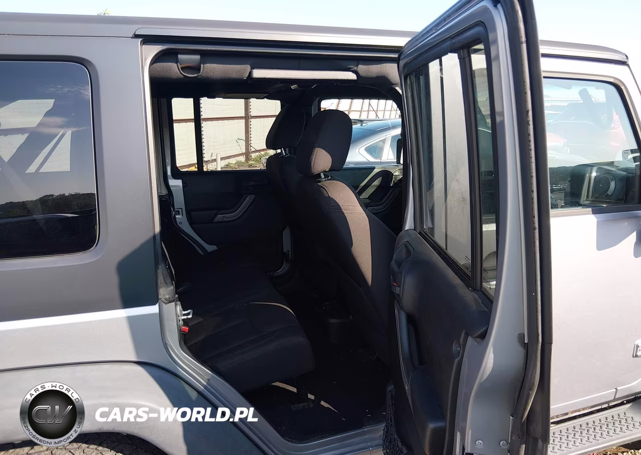2015 Jeep Wrangler Unlimited Sport VIN:1C4BJWDG8FL657670 - 8