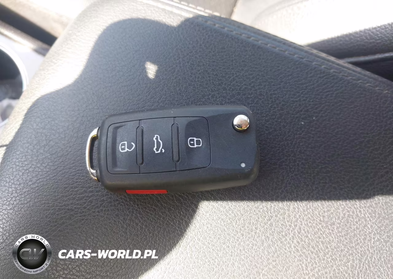 2019 Volkswagen Passat 2.0T Wolfsburg Edition VIN:1VWLA7A31KC009199 - 11
