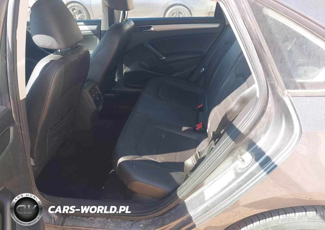 2019 Volkswagen Passat 2.0T Wolfsburg Edition VIN:1VWLA7A31KC009199 - 8