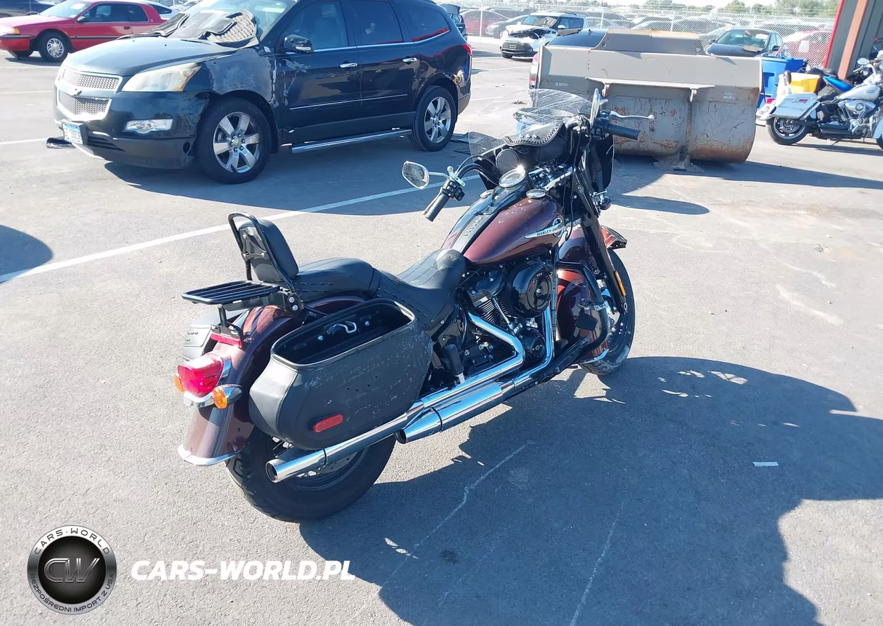 2018 Harley-Davidson Flhc Heritage Classic VIN:1HD1YAJ13JC031610 - 4