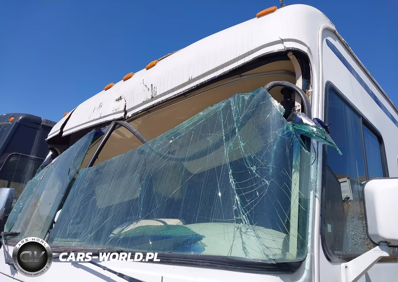 1999 Ford F550 Super Duty Stripped Chass VIN:3FCLF53S8XJA17059 - 17