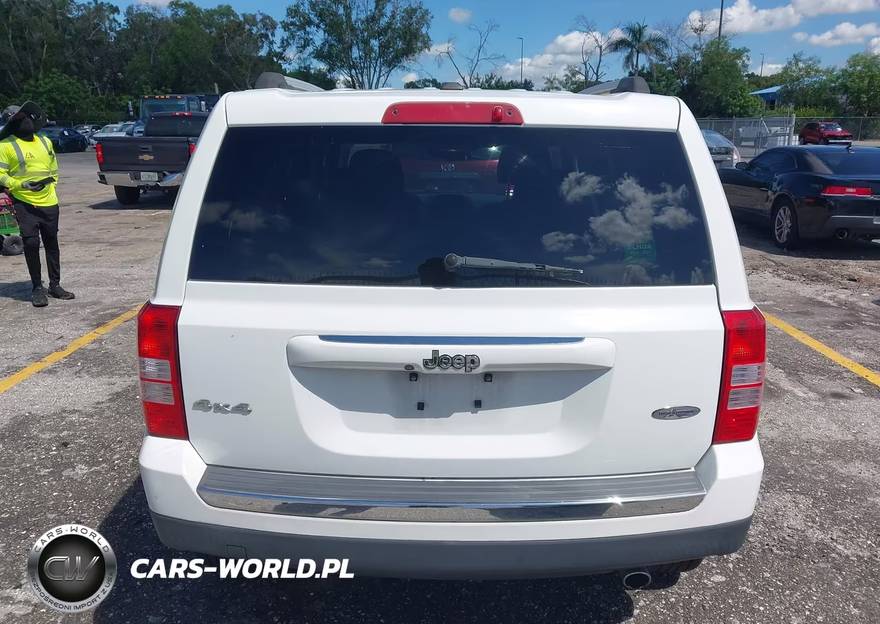 2016 Jeep Patriot High Altitude Edition VIN:1C4NJRFB3GD671309 - 16