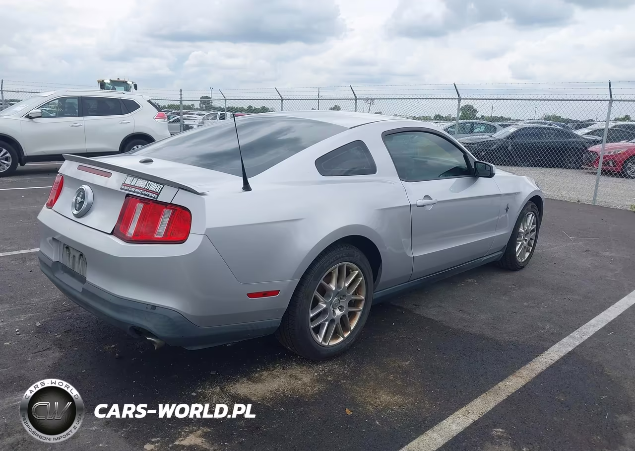 2012 Ford Mustang V6 Premium VIN:1ZVBP8AM4C5220718 - 4