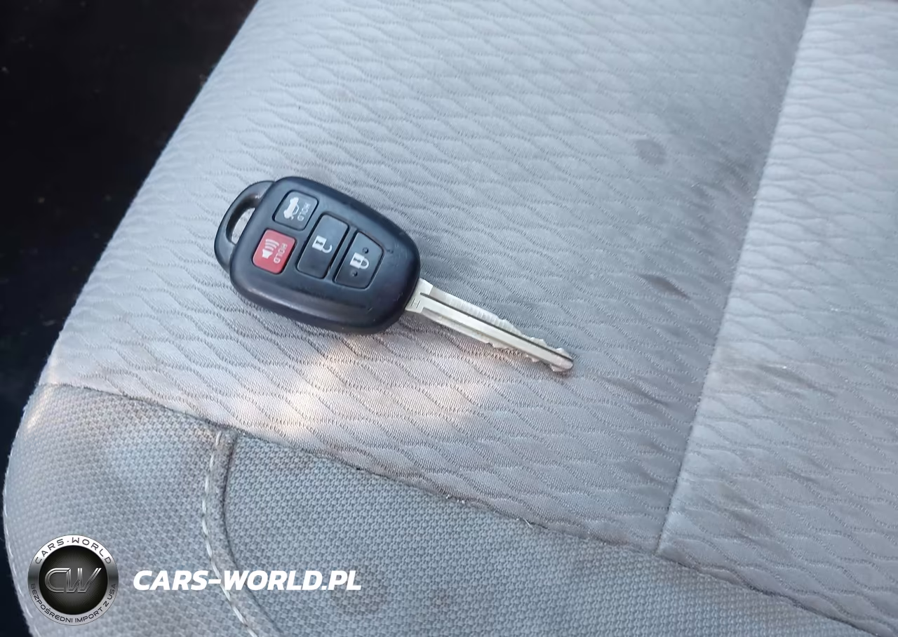 2016 Toyota Corolla Le VIN:2T1BURHE2GC649199 - 11