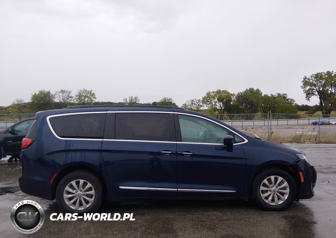 2017 Chrysler Pacifica Touring-L VIN:2C4RC1BG4HR687905 - 13