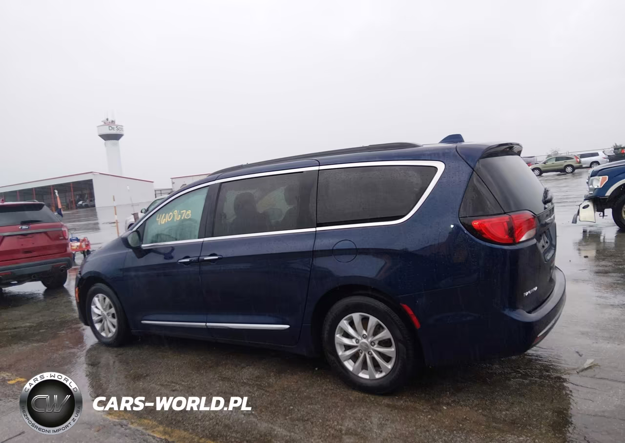 2017 Chrysler Pacifica Touring-L VIN:2C4RC1BG4HR687905 - 14