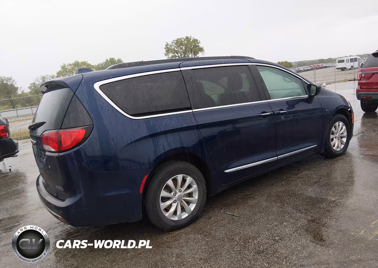 2017 Chrysler Pacifica Touring-L VIN:2C4RC1BG4HR687905 - 4
