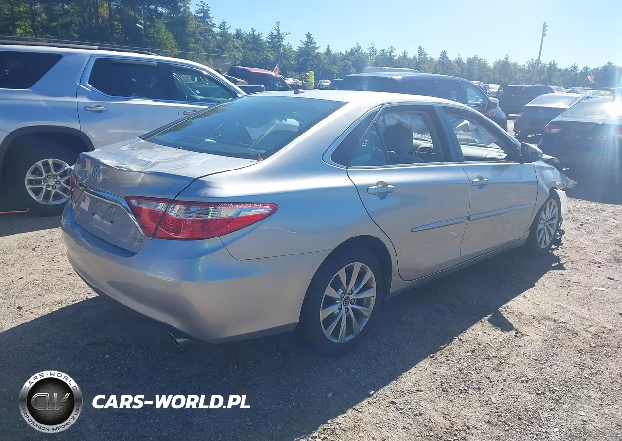 2017 Toyota Camry Xle VIN:4T1BF1FK2HU621732 - 4
