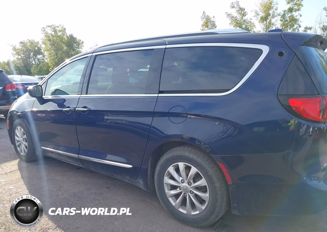 2019 Chrysler Pacifica Touring L VIN:2C4RC1BG9KR715334 - 14