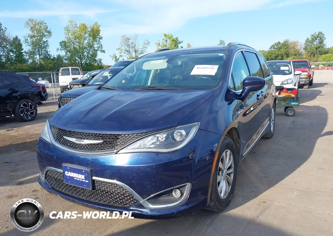 2019 Chrysler Pacifica Touring L VIN:2C4RC1BG9KR715334 - 2