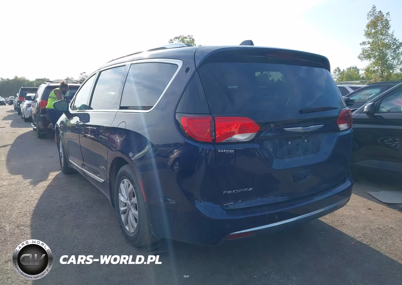 2019 Chrysler Pacifica Touring L VIN:2C4RC1BG9KR715334 - 3