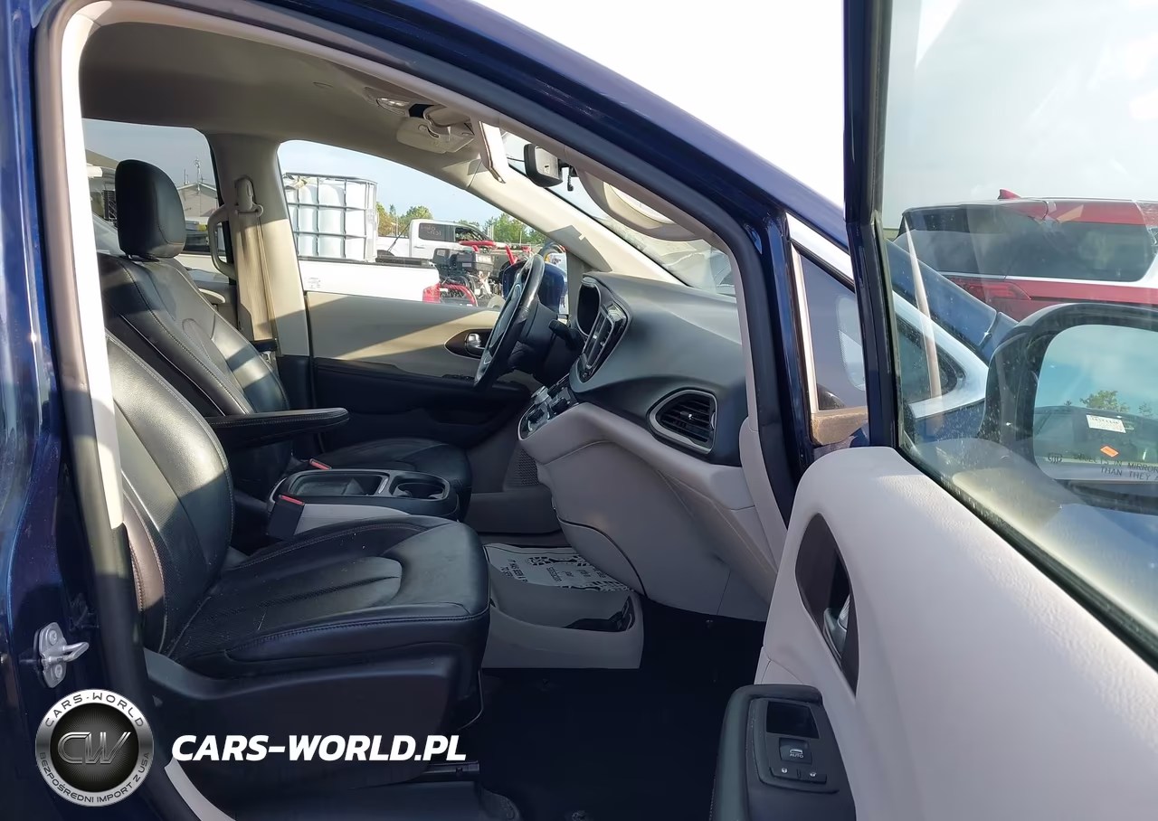 2019 Chrysler Pacifica Touring L VIN:2C4RC1BG9KR715334 - 5