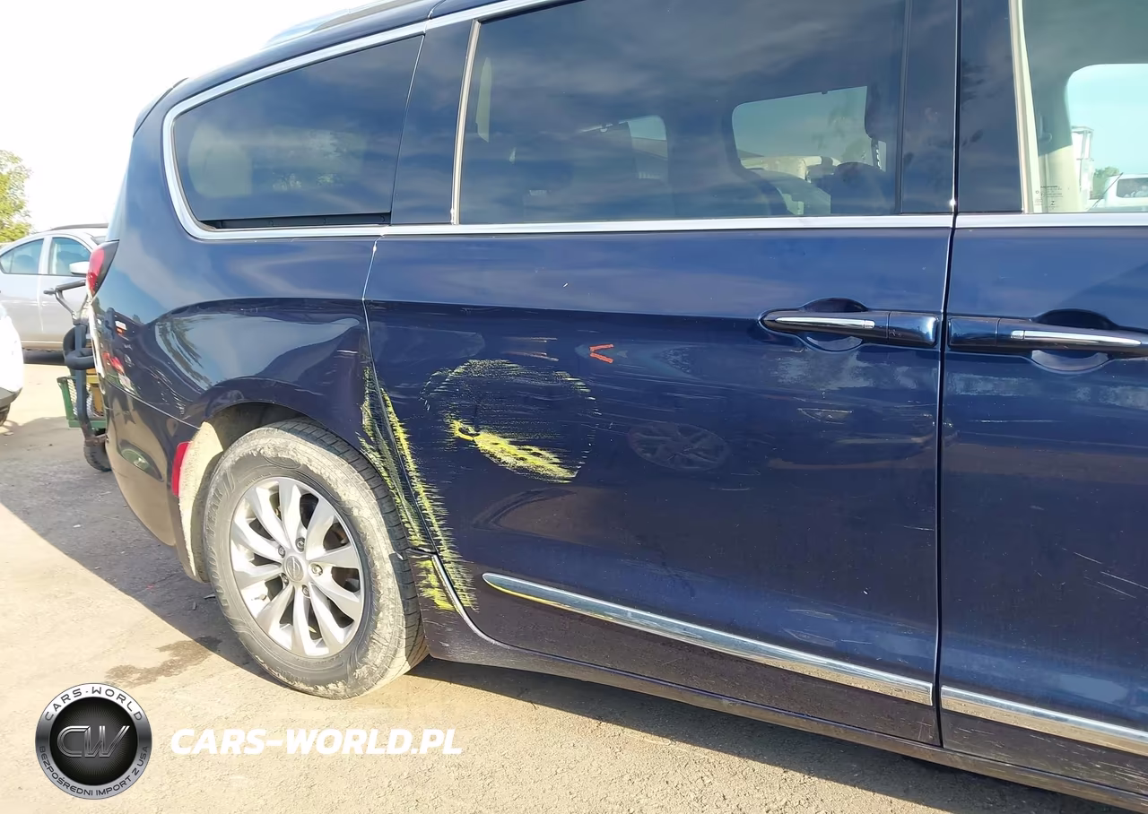 2019 Chrysler Pacifica Touring L VIN:2C4RC1BG9KR715334 - 6
