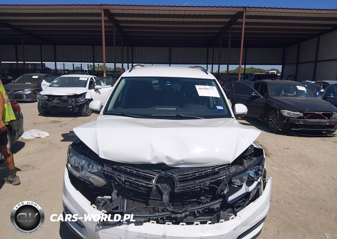 2016 Volkswagen Tiguan S VIN:WVGAV7AX7GW583874 - 11