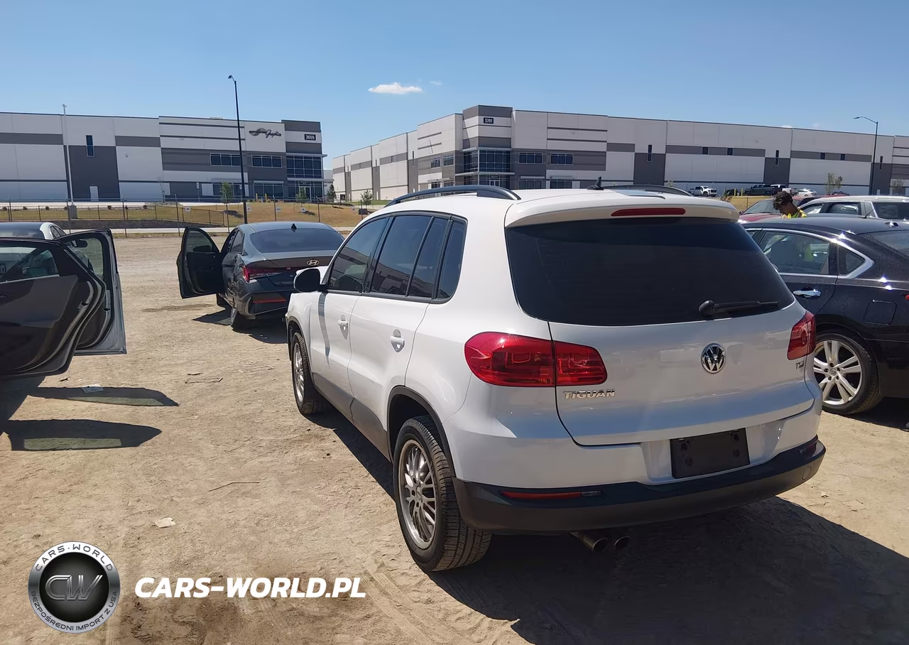 2016 Volkswagen Tiguan S VIN:WVGAV7AX7GW583874 - 3
