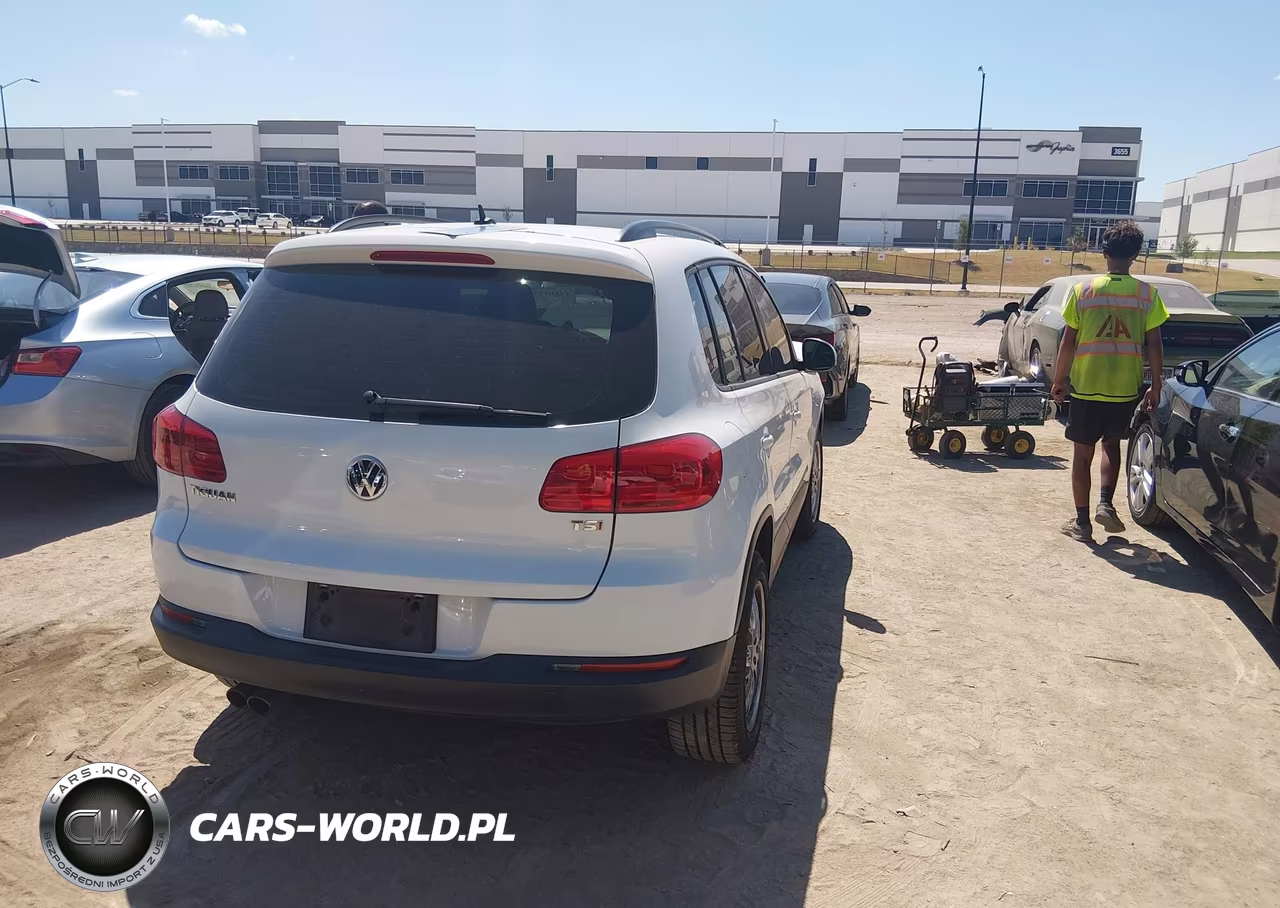 2016 Volkswagen Tiguan S VIN:WVGAV7AX7GW583874 - 4