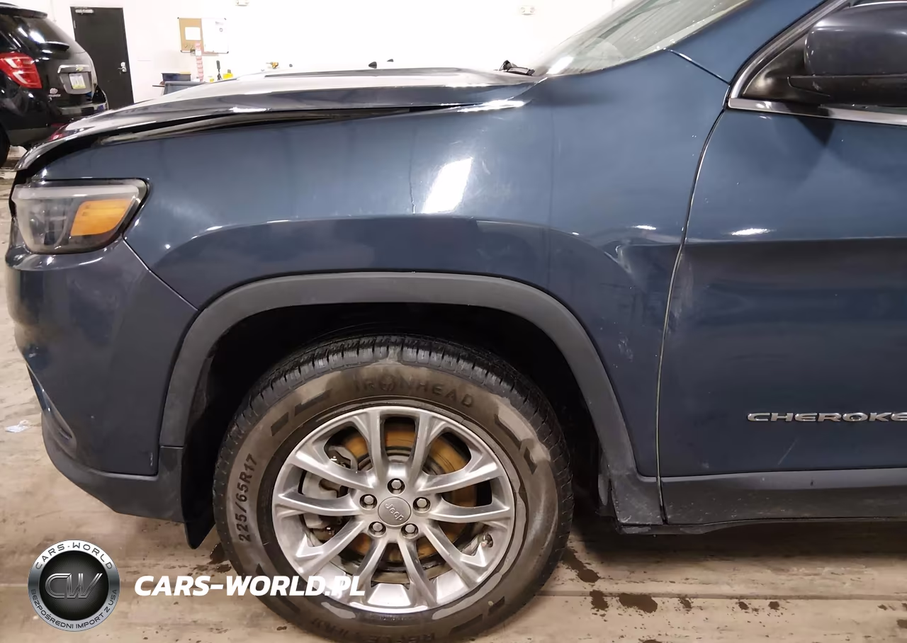 2019 Jeep Cherokee Latitude Plus 4X4 VIN:1C4PJMLX2KD361804 - 19