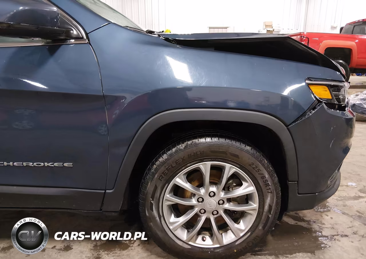 2019 Jeep Cherokee Latitude Plus 4X4 VIN:1C4PJMLX2KD361804 - 20