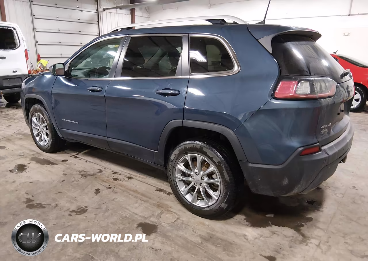 2019 Jeep Cherokee Latitude Plus 4X4 VIN:1C4PJMLX2KD361804 - 3
